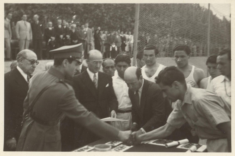 Won both the 200m and 400m events at the Annual Track & Field National Championships 1322 (1943).